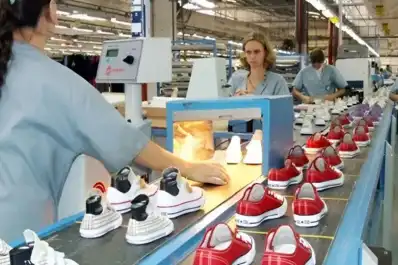 La empresa brasileña que fabricaba zapatillas Converse despidió a todos sus operarios y dejó de producir en Argentina