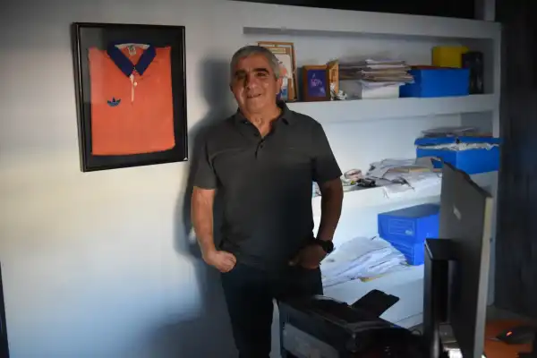 Fue protagonista del primer Naranjazo, llegó a Los Pumas y dejó un legado en el rugby tucumano: la historia de “Perico” Merlo