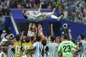 De aquel “me voy” a este “gracias, Leo”