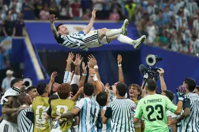 De aquel “me voy” a este “gracias, Leo”