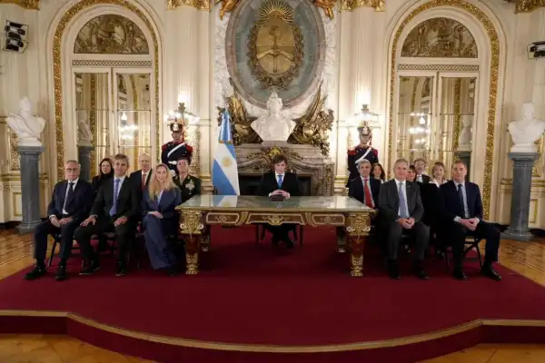 Hay consenso en la soberanía de Malvinas, pero dudas sobre la estrategia de Milei