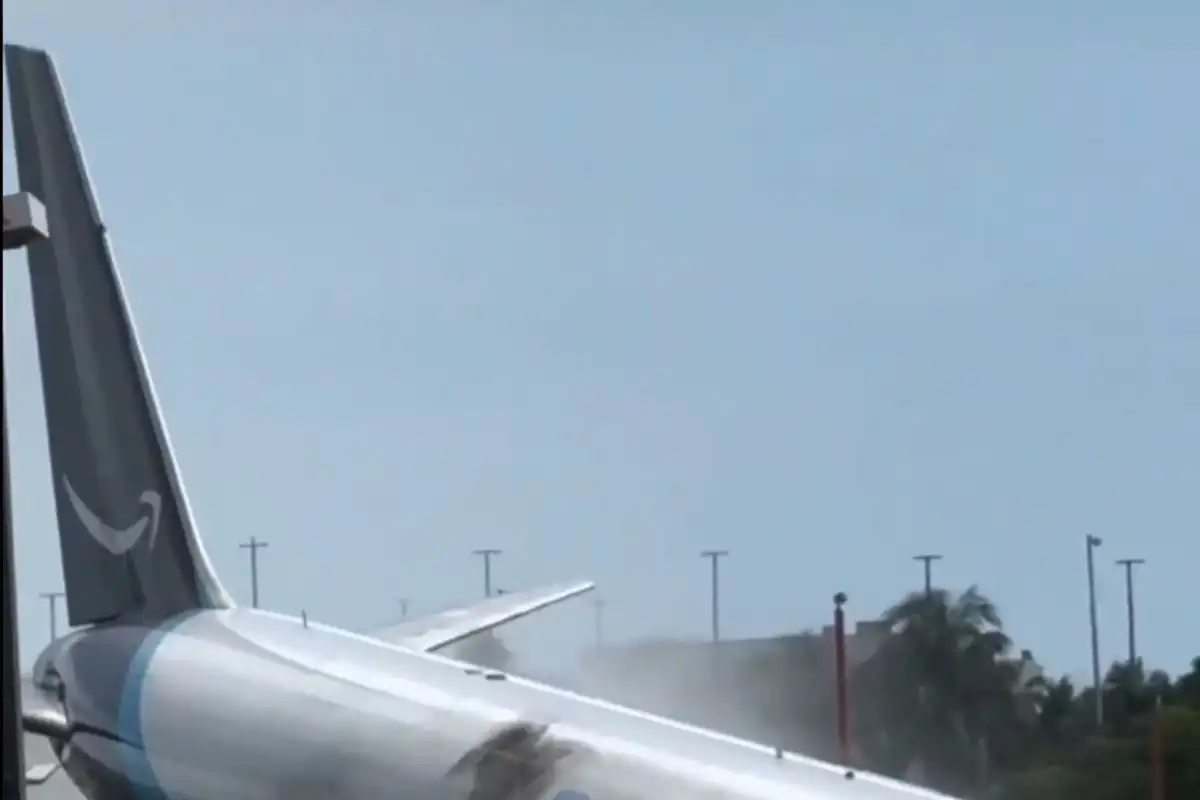 Un avión de carga que operaba para Amazon se salió de la pista y se incendió en Miami