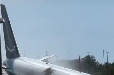 Un avión de carga que operaba para Amazon se salió de la pista y se incendió en Miami