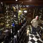 Uno de los secretos mejor guardados de Tucumán: el museo privado con 5.000 botellas de vino