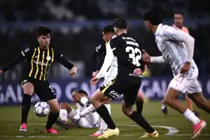 Falcioni le ganó la batalla táctica a Vojvoda y Atlético Tucumán festejó en Avellaneda