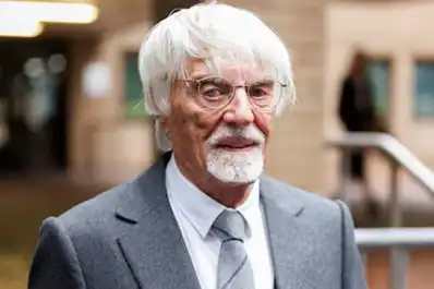Detuvieron a Bernie Ecclestone en Portugal por llevar una escopeta en su jet privado