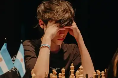 Es argentino, tiene 15 años y consiguió su primera norma de Gran Maestro de ajedrez