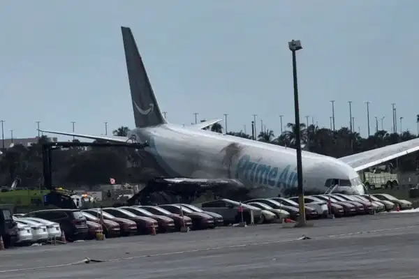 Qué se sabe del accidente del avión de Amazon que provocó cinco muertes en Miami