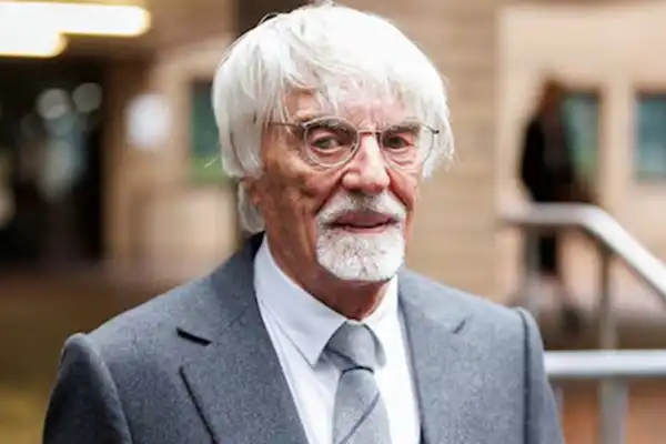 Detuvieron a Bernie Ecclestone en Portugal por llevar una escopeta en su jet privado