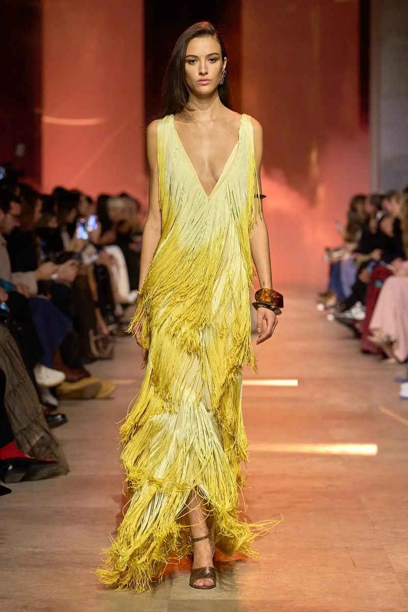 De los drapeados al volumen: cinco tendencias de moda que van a dominar la Primavera-Verano 2026