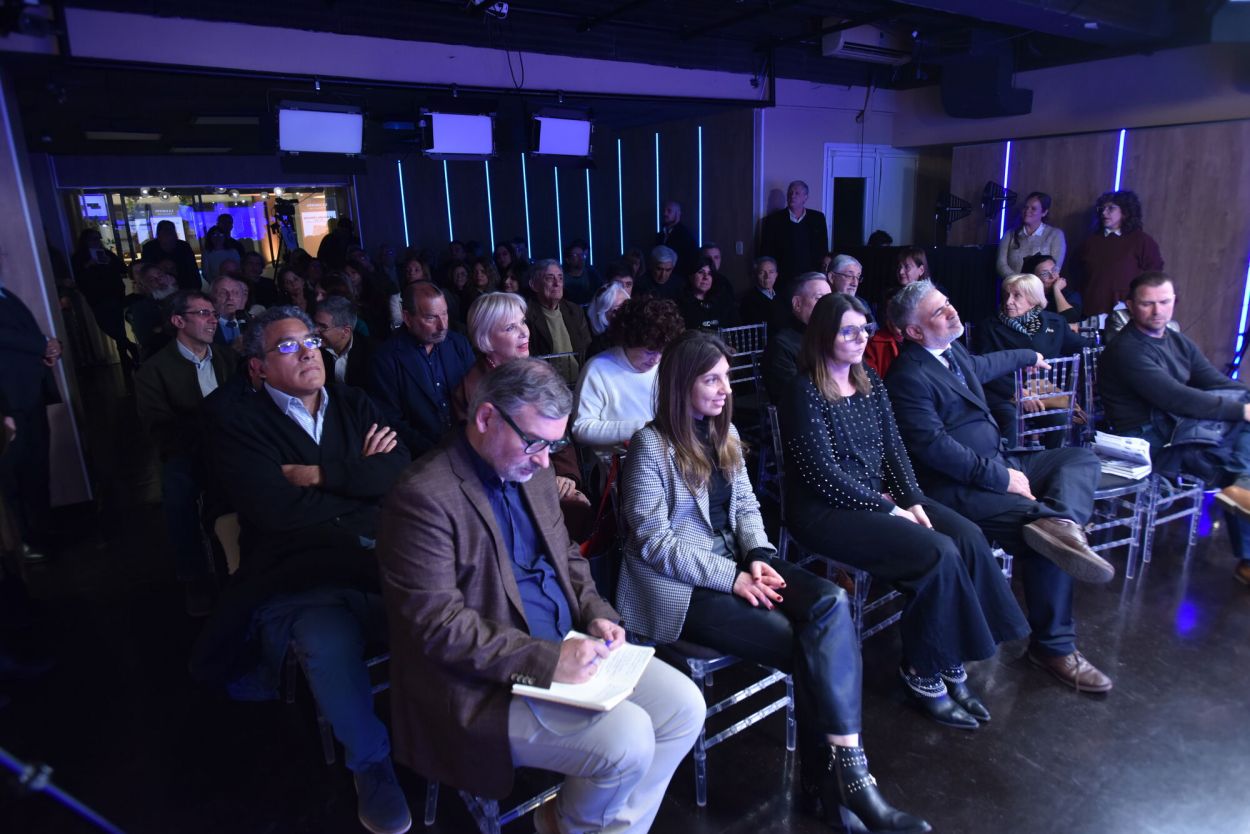 AMPLIA CONCURRENCIA. Entre los invitados también circuló la palabra.