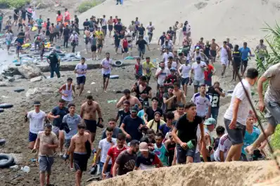 España investigará la entrada masiva de migrantes a Ceuta