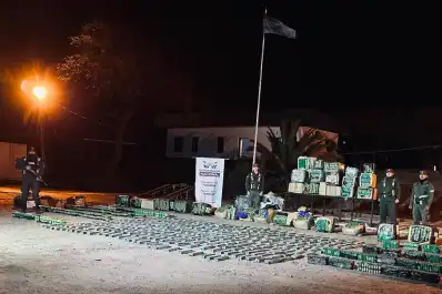 Llevaban en encomiendas más de 600 kilos de hojas de coca y 2.960 paquetes de cigarrillos extranjeros