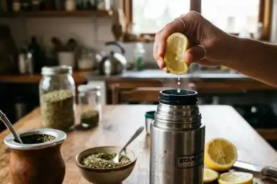 Para qué sirve poner unas gotas de limón en el termo antes de preparar el mate