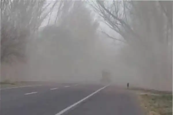 Alerta amarilla por viento Zonda en Tucumán: a qué hora se sentirán las ráfagas más intensas y qué zonas afectará
