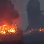 La erupción del volcán Anak Krakatoa: la ceniza que puede paralizar los motores de los aviones