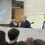 Luis Caputo brindó una charla a estudiantes universitarios