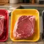 Bandejas de carne en el súper: qué significan los colores rojo, amarillo y negro