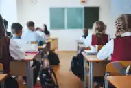 Escuela mixta no es lo mismo que coeducación: qué cambia cuando varones y mujeres comparten el aula