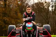 Quién es Sacha Fenestraz, el piloto franco-argentino que llegó a Ferrari