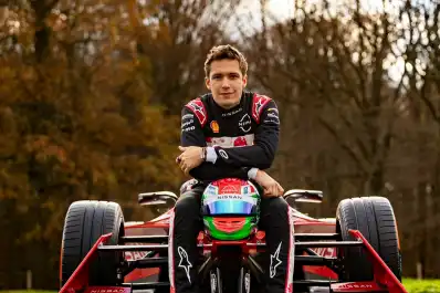 Quién es Sacha Fenestraz, el piloto franco-argentino que llegó a Ferrari