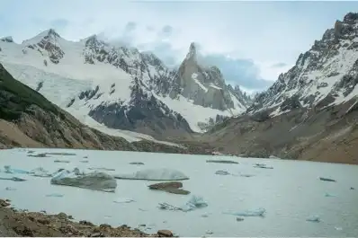 Cómo se produciría el alud nepalí en Laguna Torre: el derrumbe masivo que acecha a El Chaltén