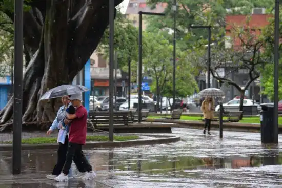 550x367_a-hora-empezara-llover-tucuman-hasta-cuando-habra-precipitaciones-1153378-085630.webp