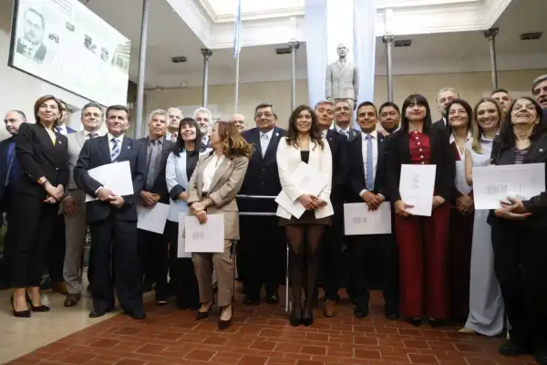 Asumió el nuevo gabinete de la UNT: continuidad, cambios y apuesta por los jóvenes
