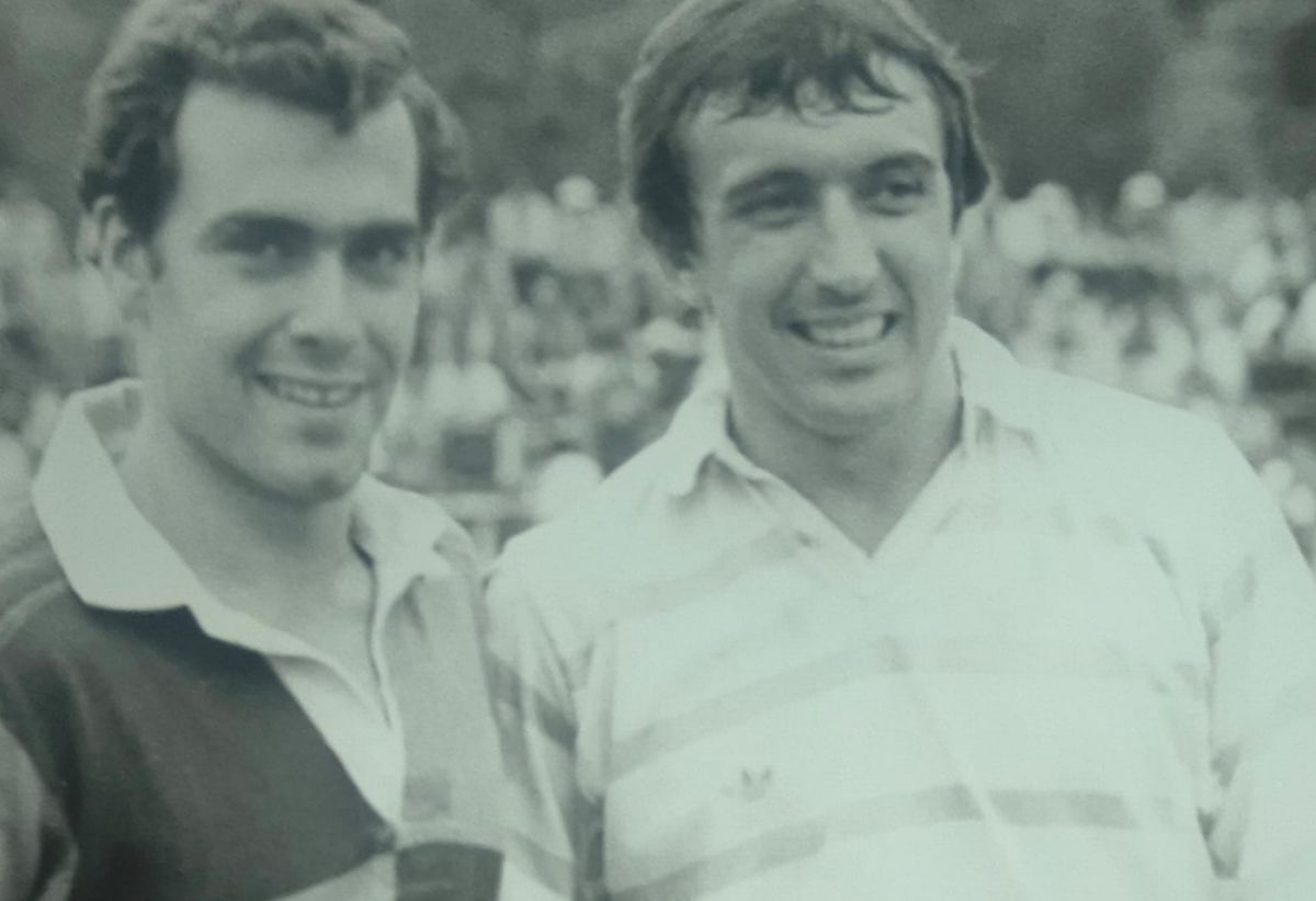 JUNTO AL ÍDOLO. Ricardo Sauze junto a Hugo Porta, a quien siempre señaló como uno de sus grandes referentes.