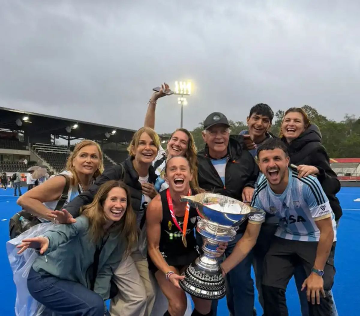 PROMESA CUMPLIDA. Ricardo festejó junto a Victoria y su familia la conquista del Mundial, cuatro años después de aquella final perdida ante Países Bajos.