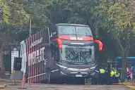 El colectivo de River quedó atascado en el hotel y demoró el traslado al estadio