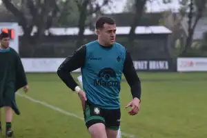 Tumulto y disculpas a la tribuna: el tenso cierre de Emiliano Boffelli ante Tucumán Rugby