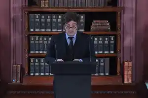 Milei vs Sarmiento: tan decisiva como la inflación o Malvinas, la educación parece importar menos