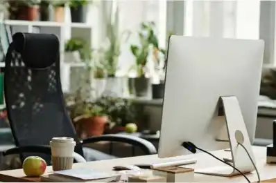 Dónde ubicar el escritorio para hacer home office, atraer el éxito y concentrarte mejor, según el Feng Shui
