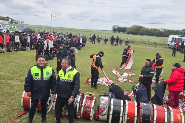 Atlético-River: secuestraron bebidas alcohólicas durante un control a hinchas visitantes