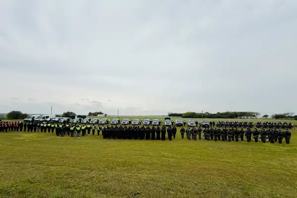 Un operativo con 200 efectivos y 60 móviles vigila el traslado de los hinchas de River hacia la capital