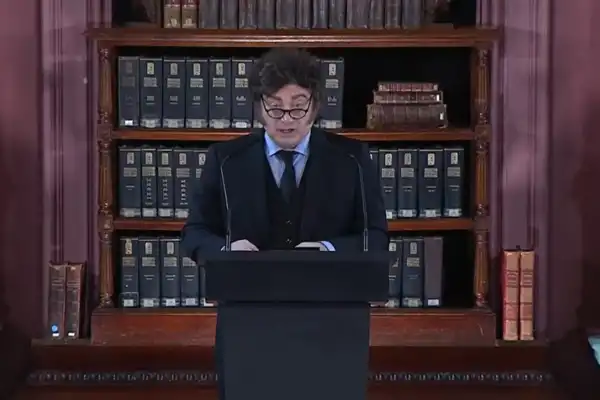 Milei vs Sarmiento: tan decisiva como la inflación o Malvinas, la educación parece importar menos