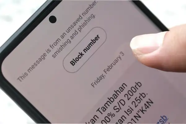 Alerta por una nueva estafa con SMS: se hacen pasar por empresas telefónicas y pueden robar los datos de tus tarjetas