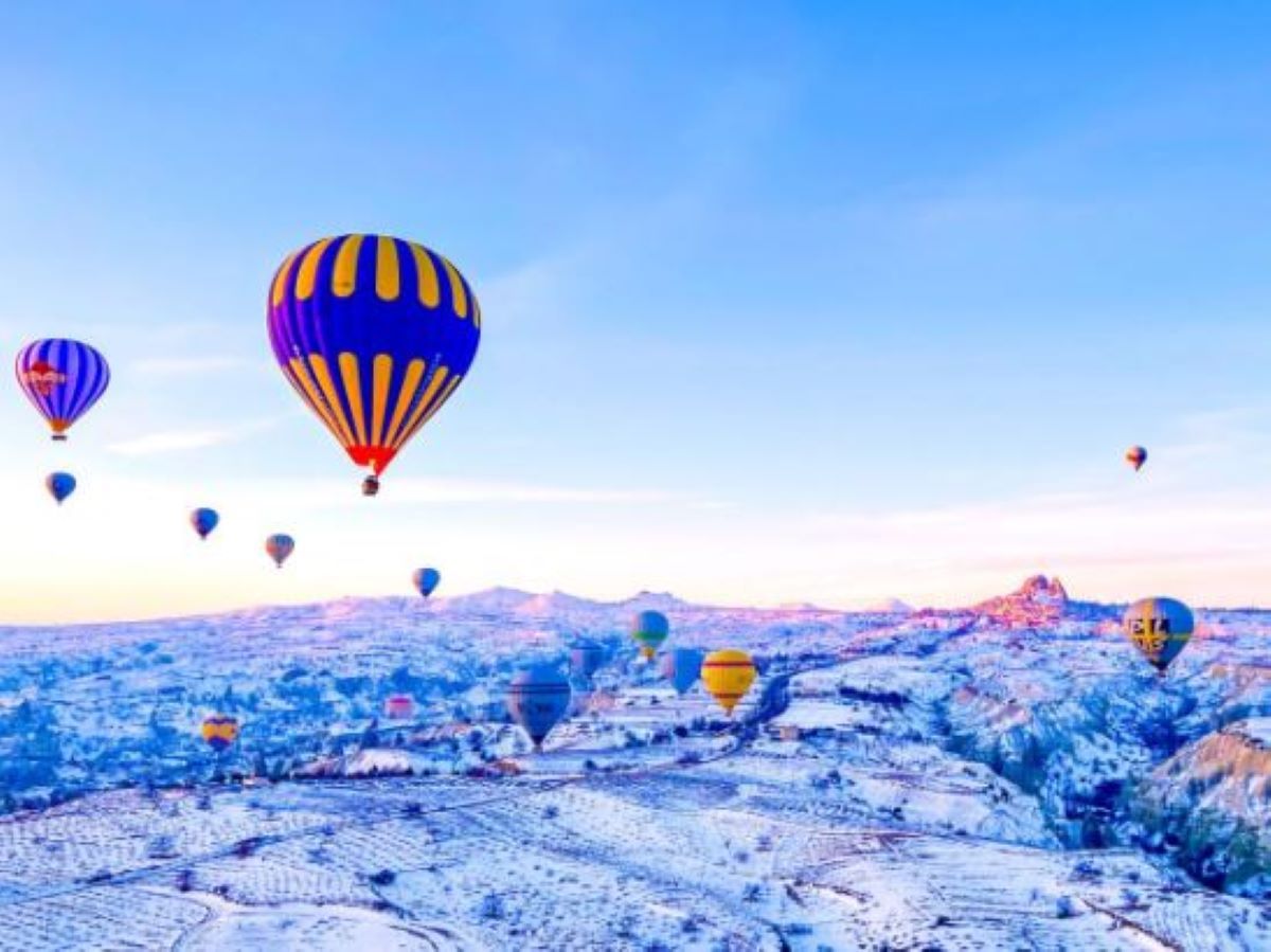 EN TURQUÍA. Amanecer en globo sobre Capadocia para recibir el nuevo año..