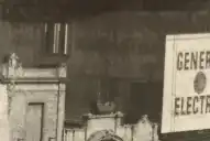 Recuerdos fotográficos: el pequeño galeón frente a la plaza
