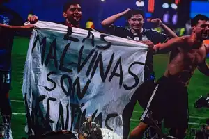 Ciro y Los Persas sorprendió en el Norte Rock con un homenaje a la Selección y a las Islas Malvinas