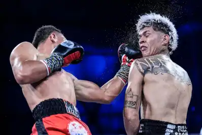 Duro traspié de C4 Ruiz: cayó por nocaut técnico ante el mexicano Talavera