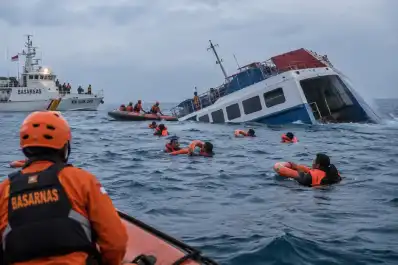 Tragedia en Indonesia: al menos seis muertos y 129 desaparecidos tras el naufragio de un barco