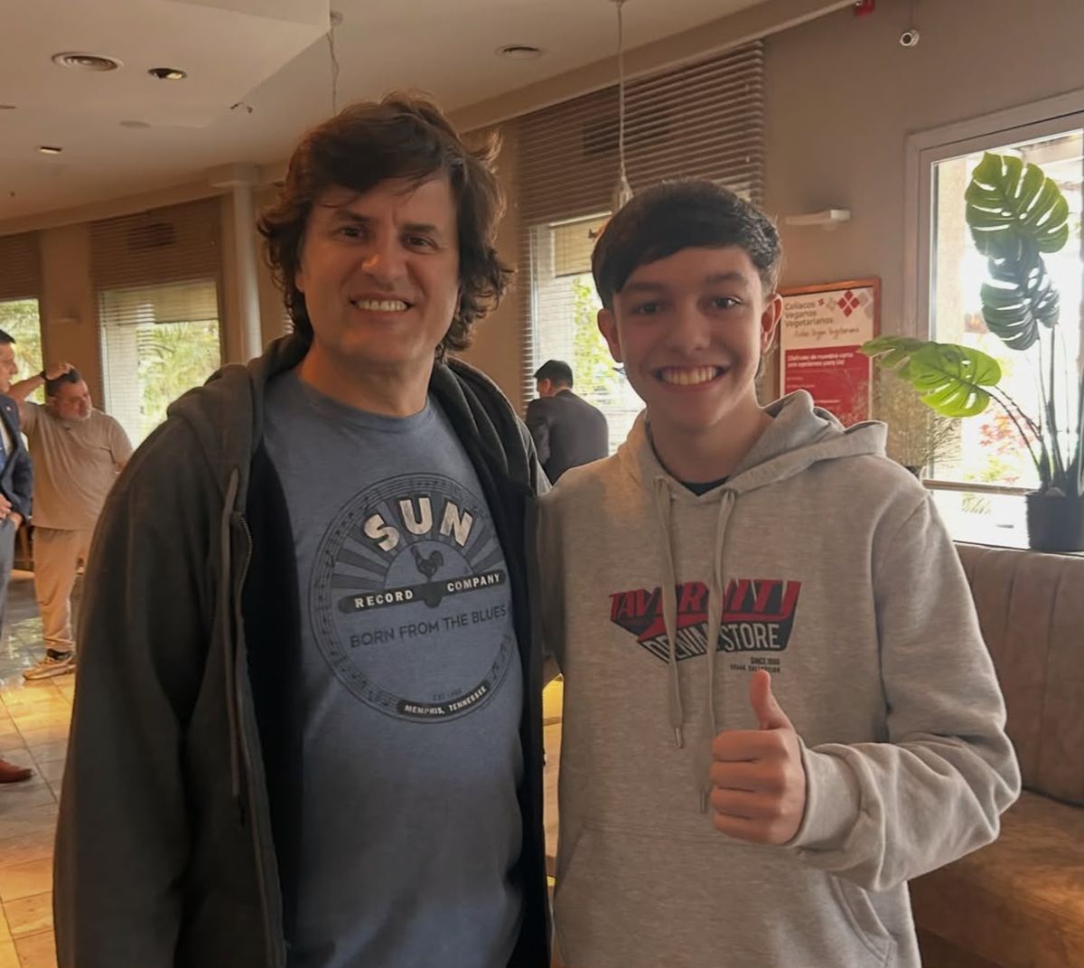 EMOCIÓN. Salvador Bellomio junto a Ciro, el encuentro que soñó durante años y que finalmente logró concretar antes del show.