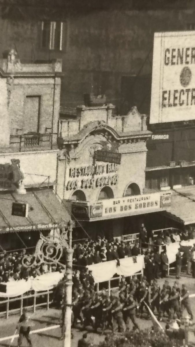 Recuerdos fotográficos: el pequeño galeón frente a la plaza