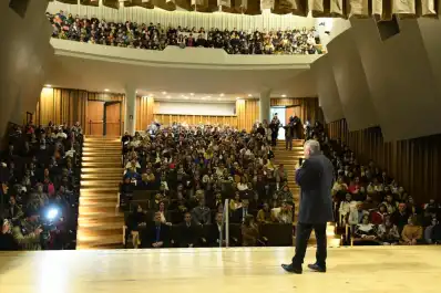 Jaldo homenajeó a docentes tucumanos y resaltó la educación como política de Estado
