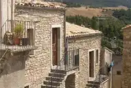 Un pueblo italiano ofrece hasta 5.000 euros para mudarse y viviendas a bajo costo