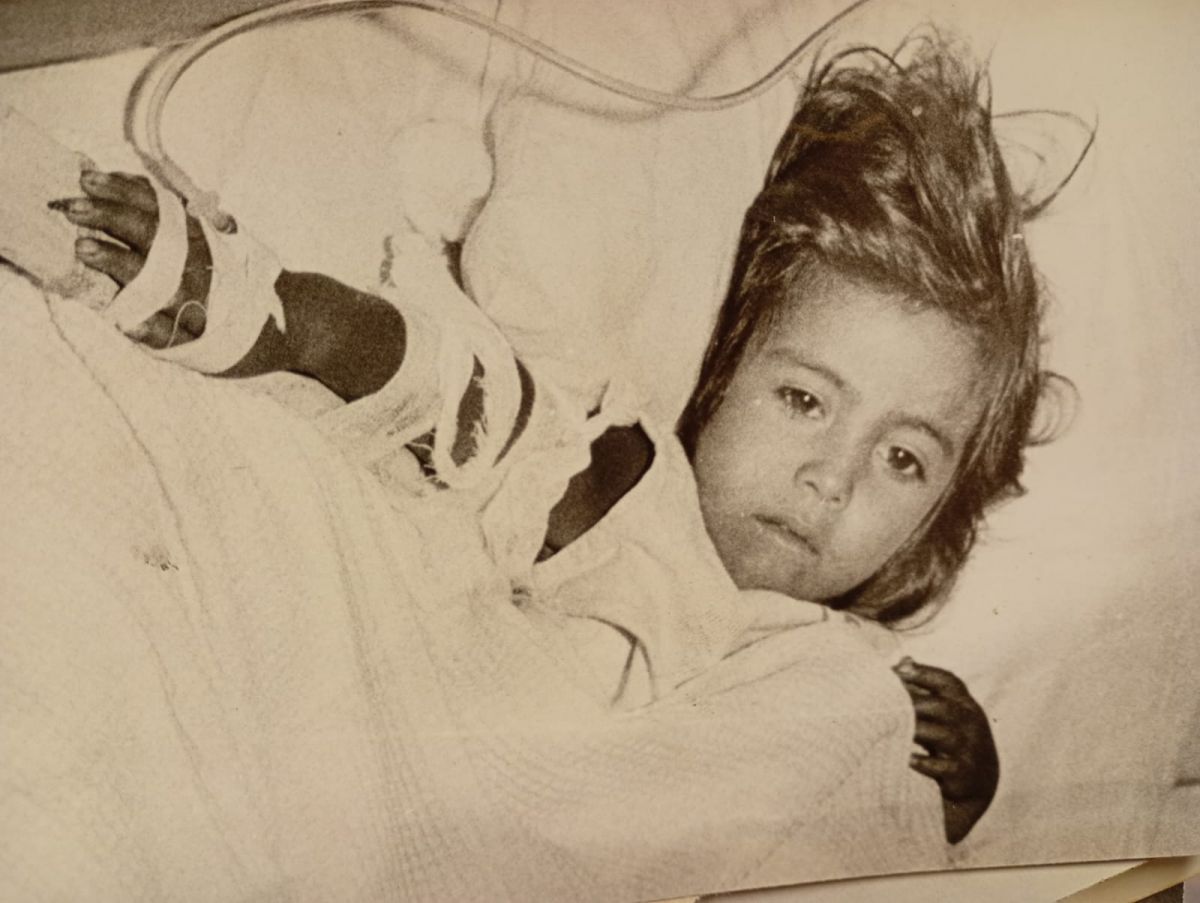 EN EL HOSPITAL. Una de las hijas de Espinoza que sobrevivió al ser tratada a tiempo en el Hospital de Niños.