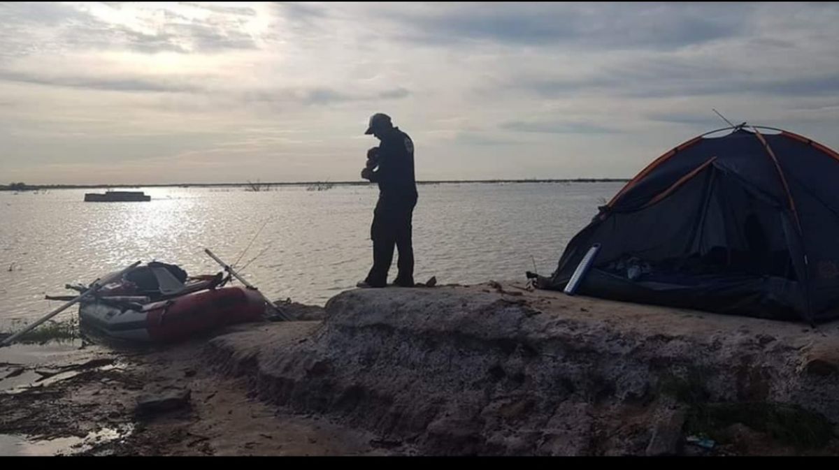 EXPERIENCIA. Las flotadas por el río Dulce están captando pescadores de todo el país.