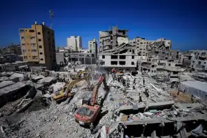 Tragedia en la Franja de Gaza: cayó un edificio dañado por bombas y causó 20 muertos